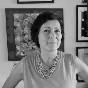 Hoa Nguyen Author Photo