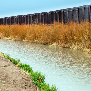 US border fence to Mexico at El Paso